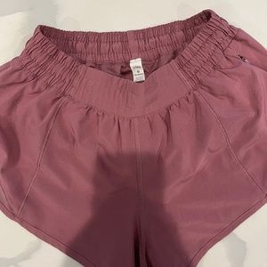 Lululemon Hottie Hot Shorts Size 6 Quicksand Pink 2.5 inch